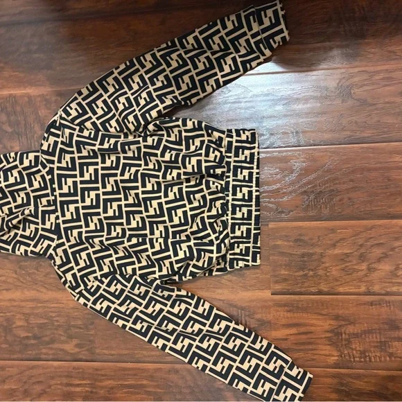 Elegant Black and Tan Patterned Pantsuit - Picture 5 of 7